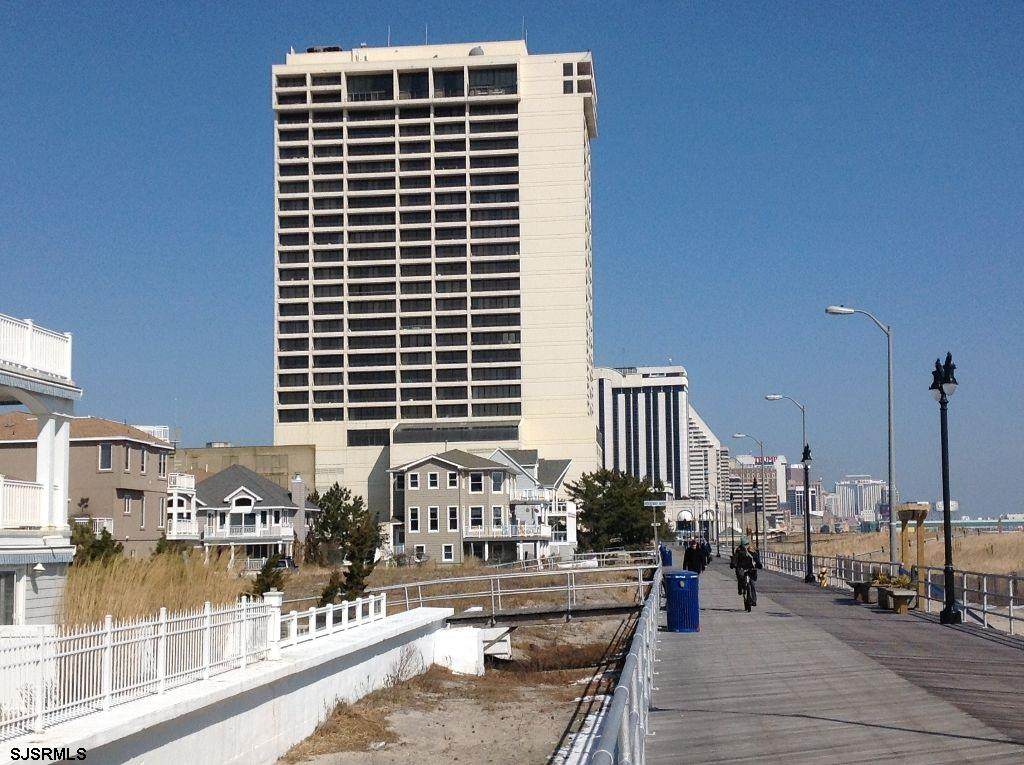 3851 Boardwalk - Photo 1