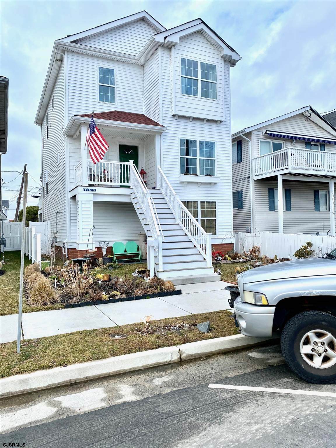 152 West - Photo 1