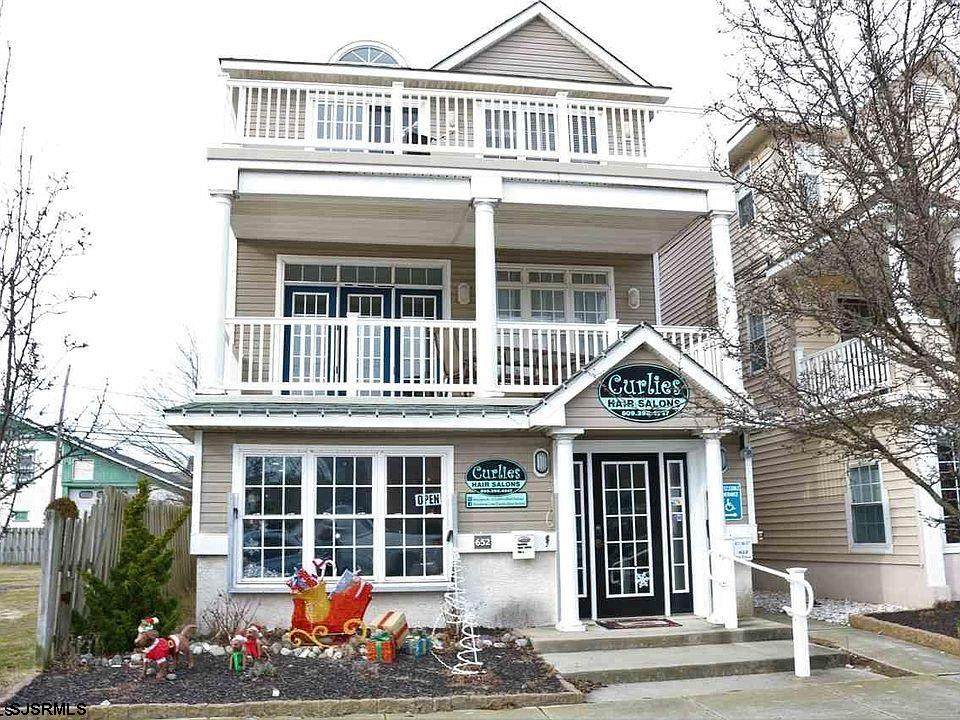 652 West - Photo 1