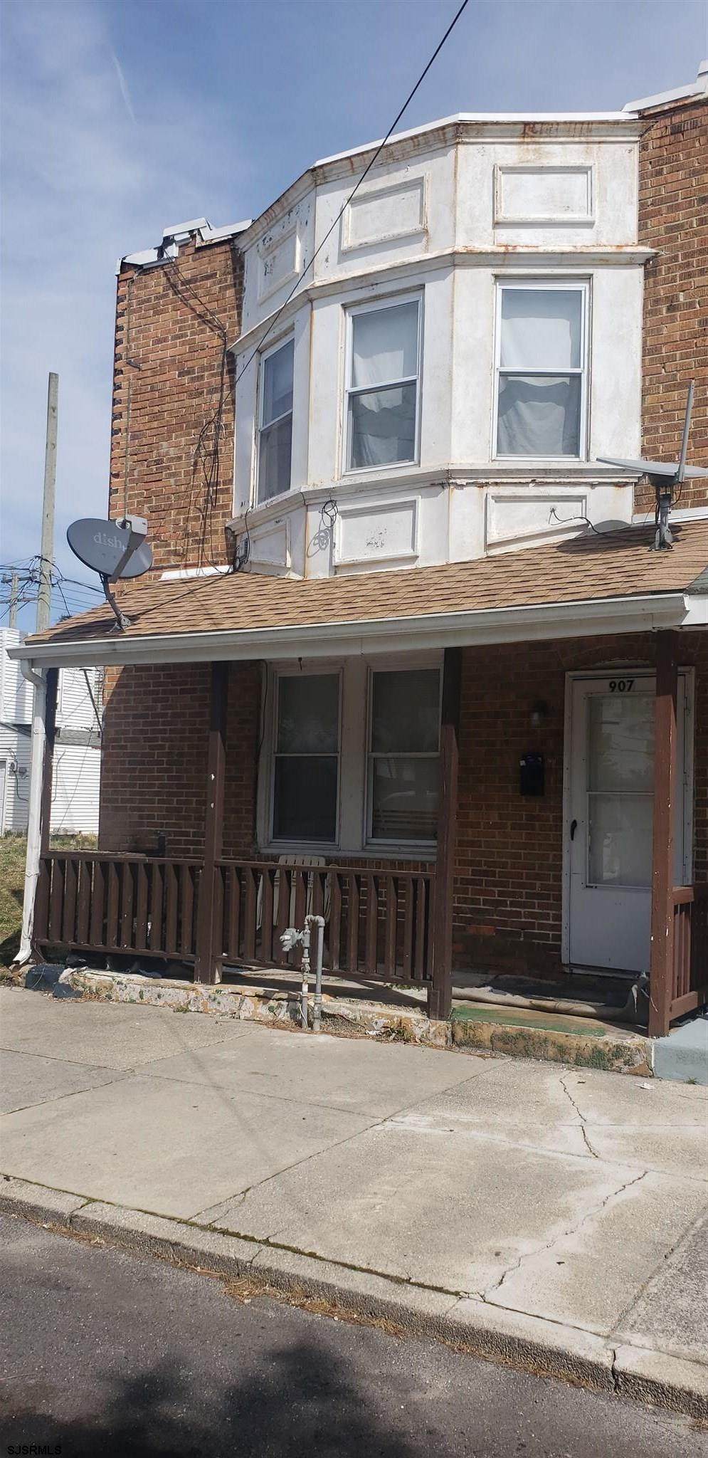 907 Emerson Pl - Photo 1