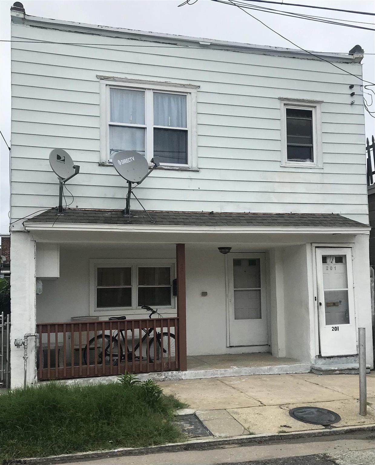 201 California Ave - Photo 1