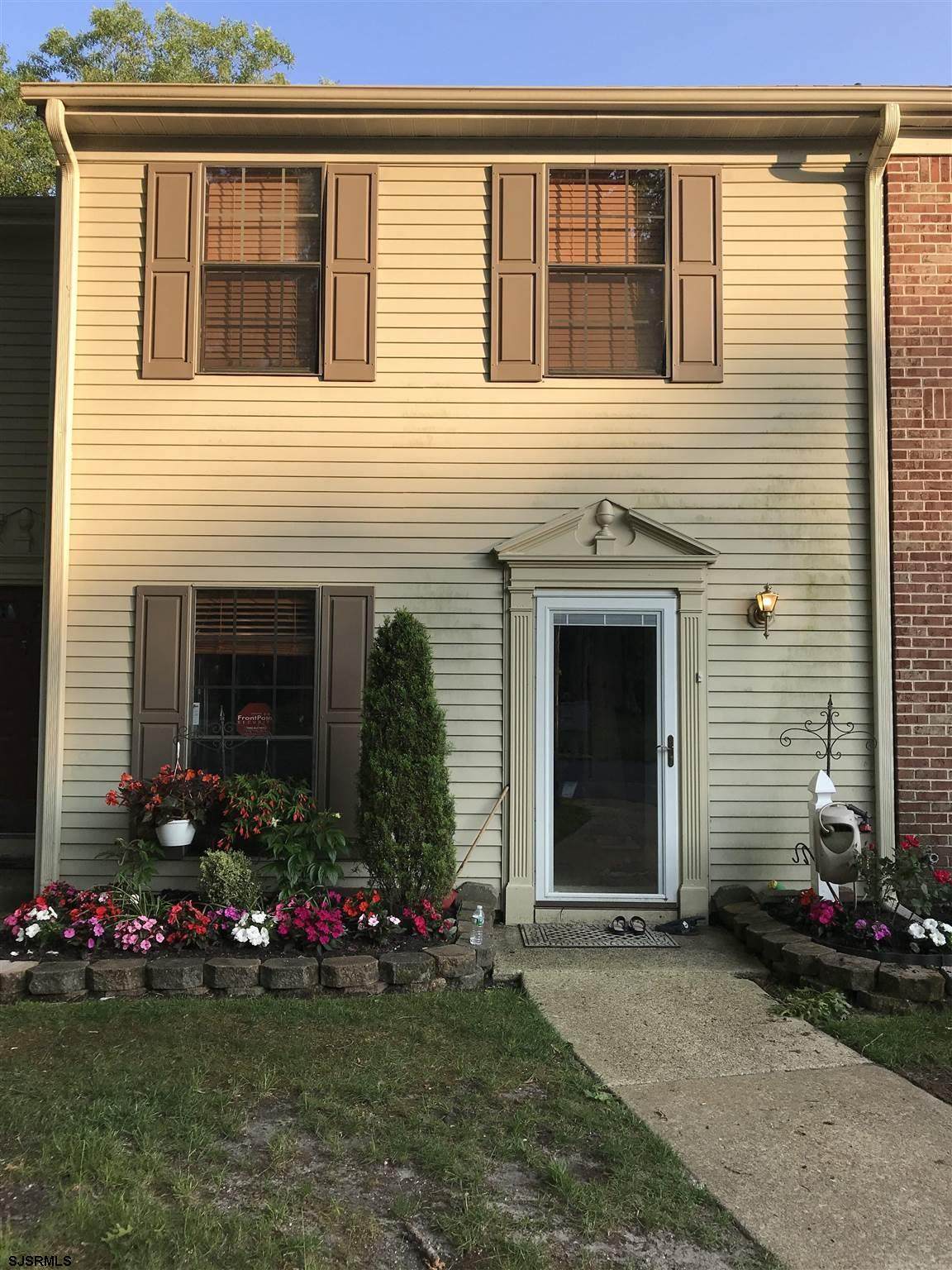 32 Greenwich - Photo 1