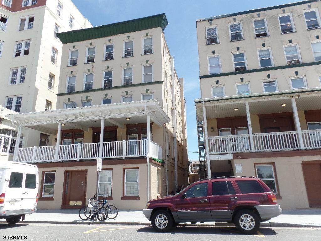 133-135 St James - Photo 1