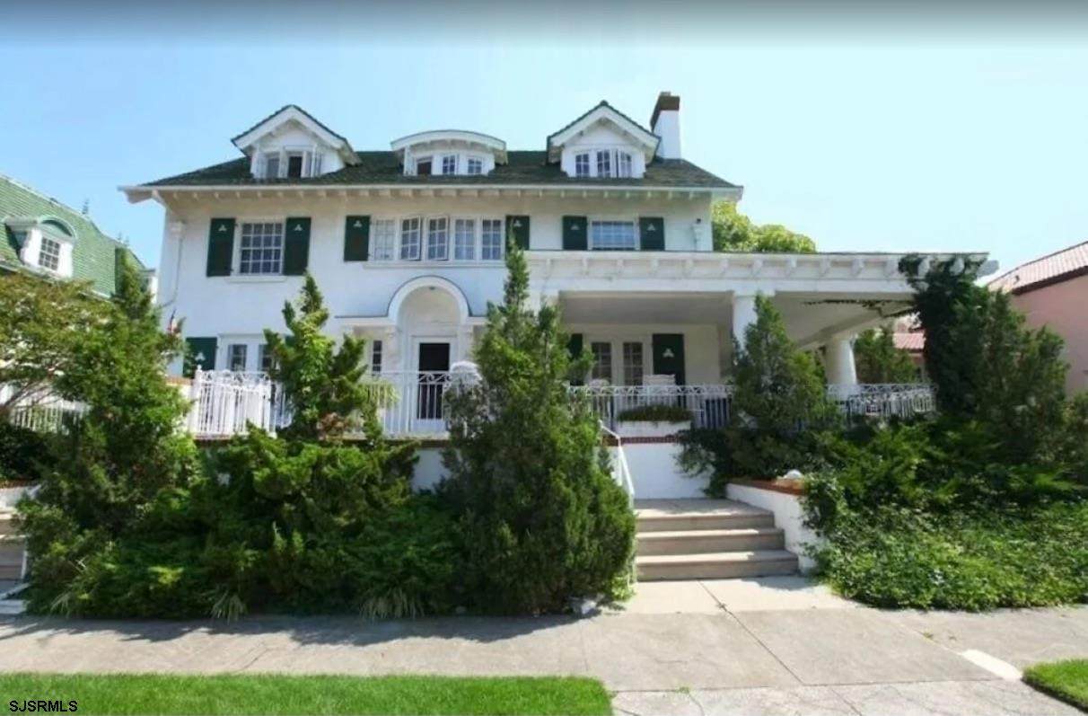 105 Montgomery - Photo 1