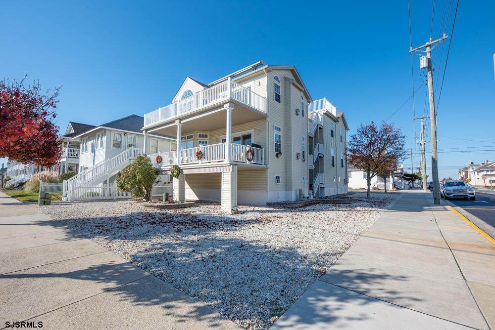 1102 Simpson Ave - Photo 1