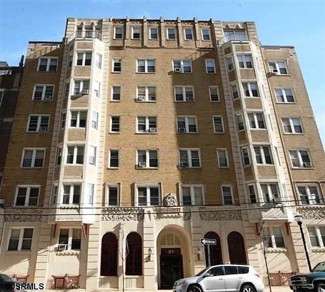 37 Iowa Ave Apt 2A - Photo 1