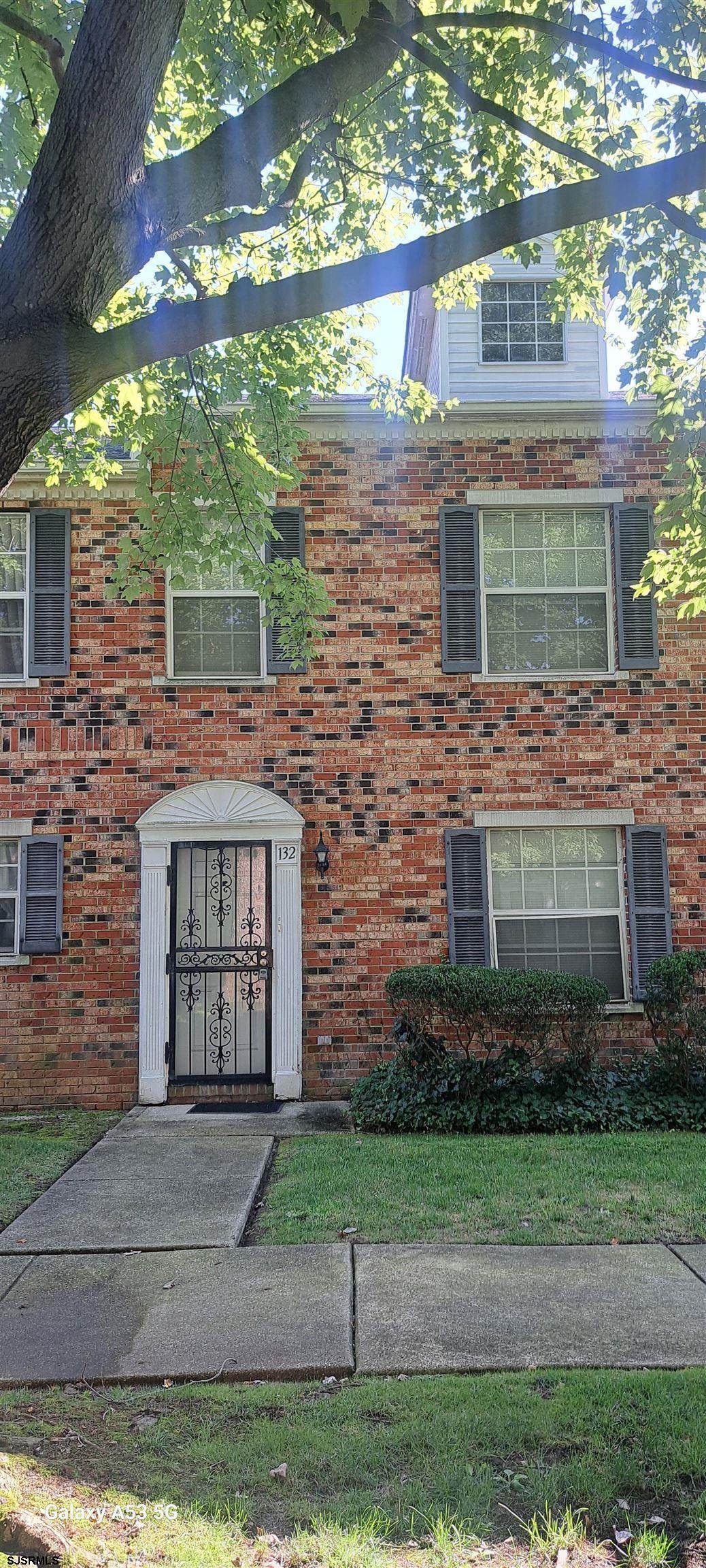 132 Connecticut - Photo 1