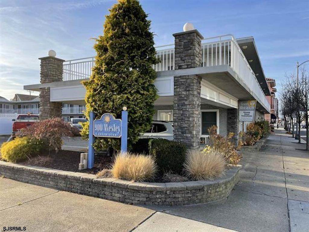 900 Wesley - Photo 1