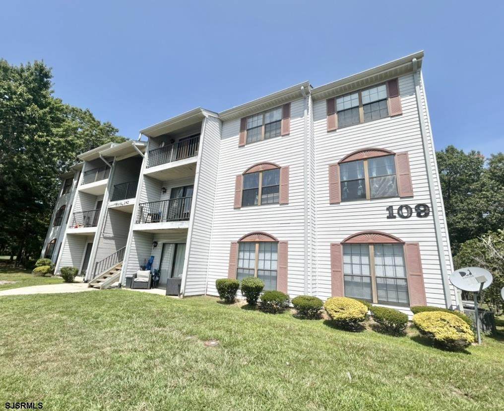 232 Colonial - Photo 1