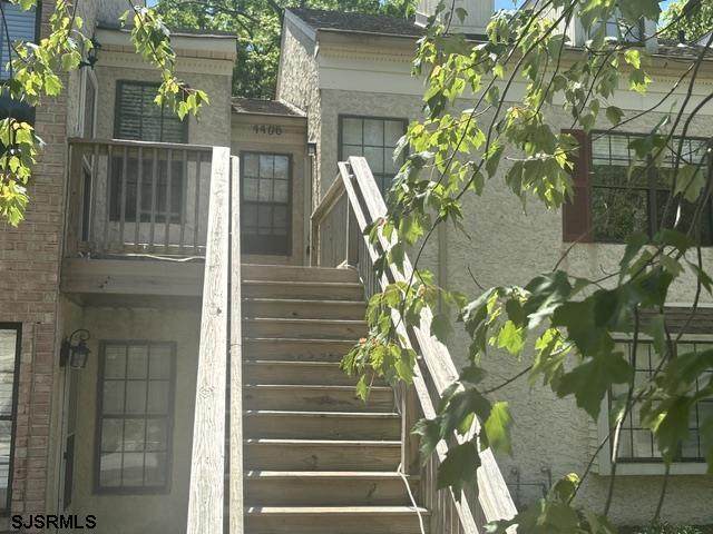 4406 Yorktown - Photo 1