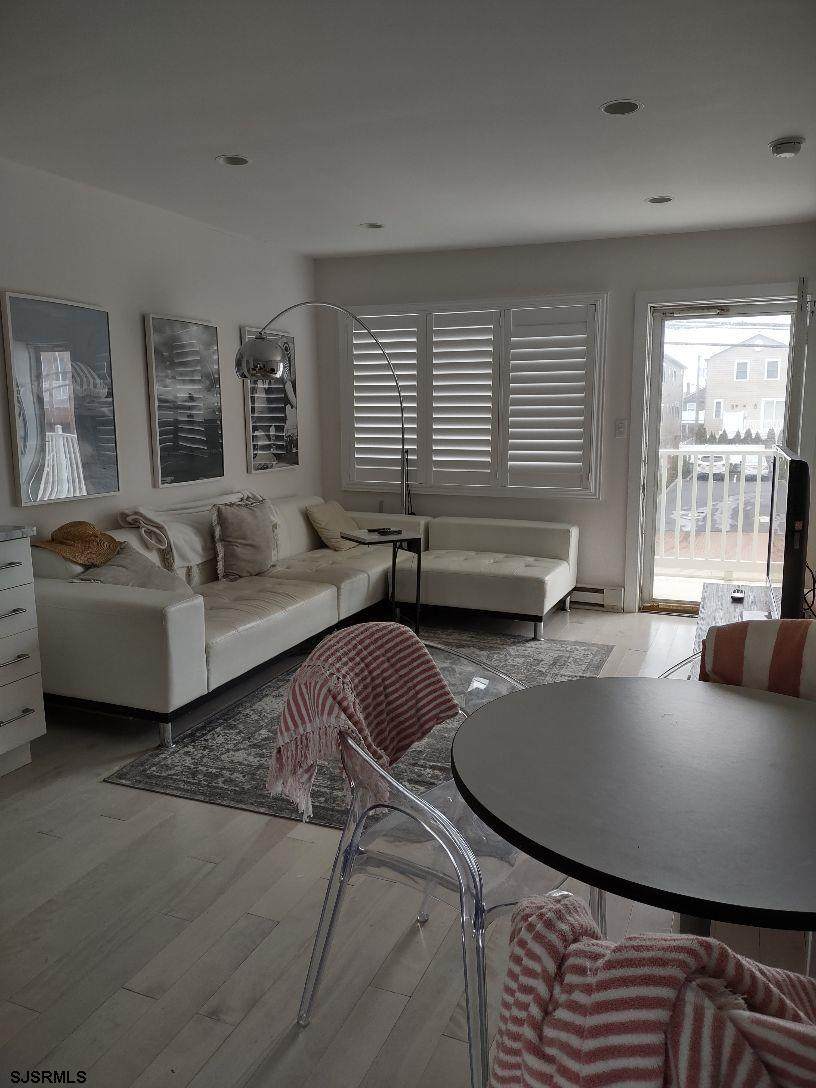 https://bt-photos.global.ssl.fastly.net/sjersey/orig_boomver_1_609318-2.jpg