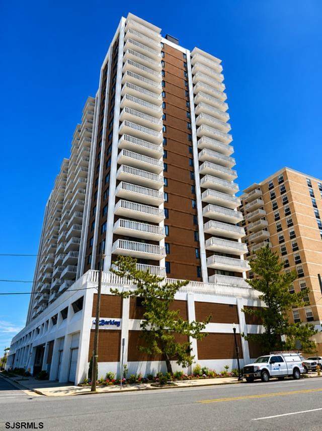 100 Berkley - Photo 1