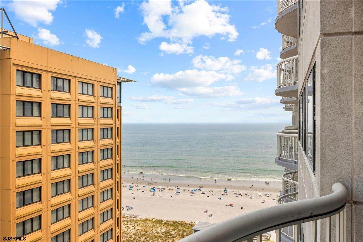 3101 Boardwalk - Photo 1