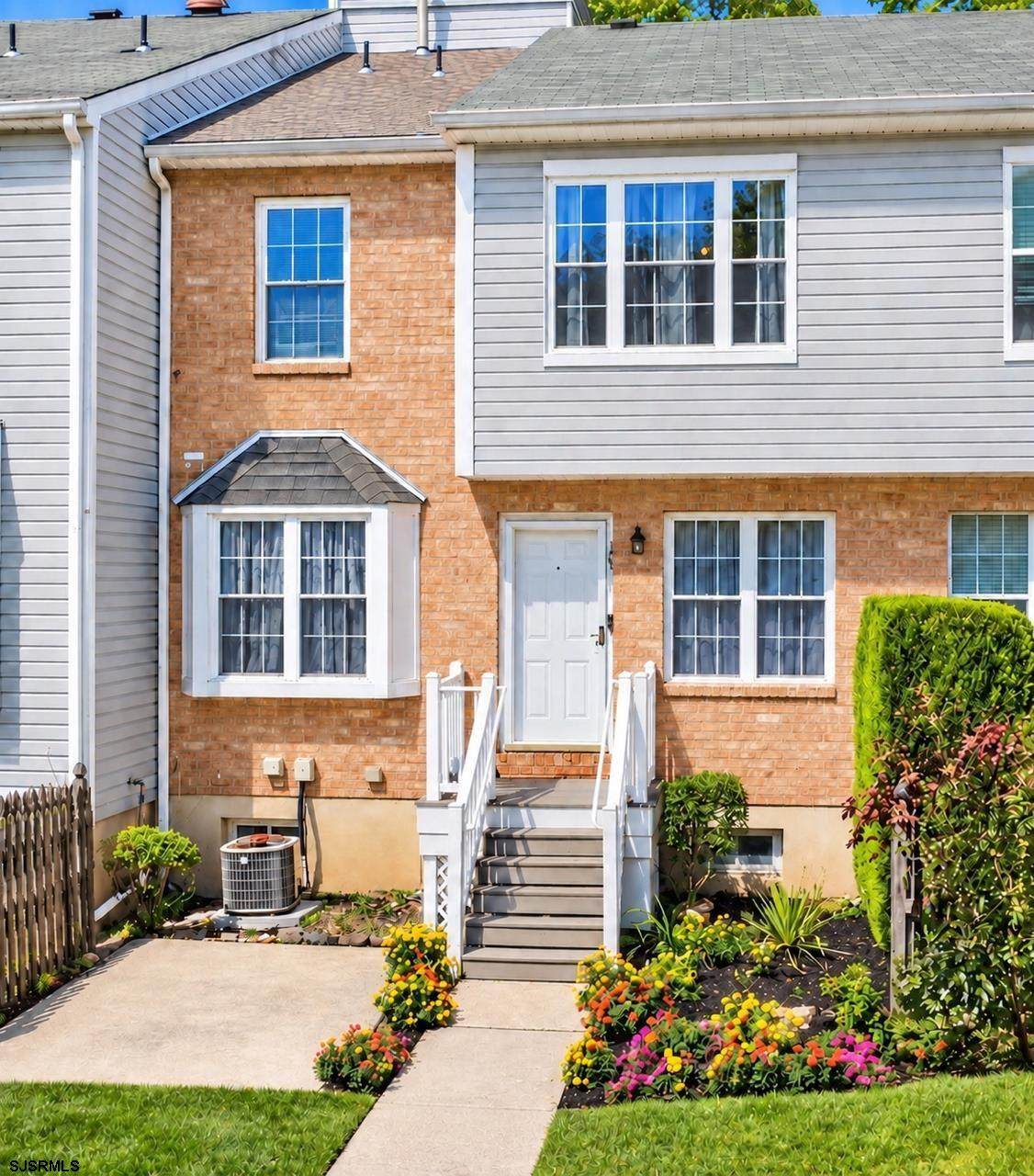 4877 Hawthorne - Photo 1