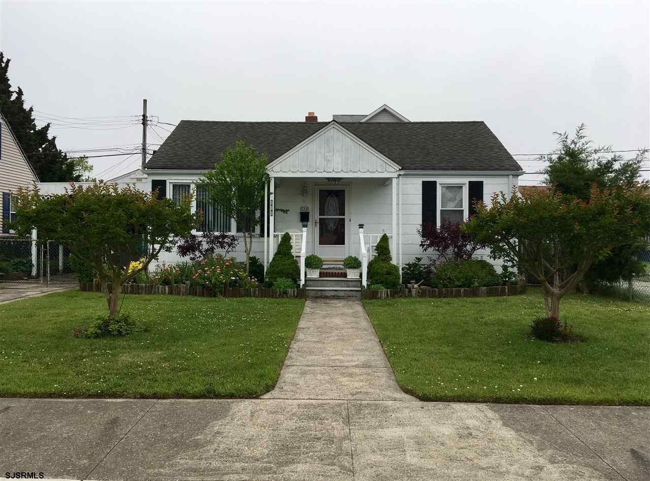 208 Argyle Ave - Photo 1