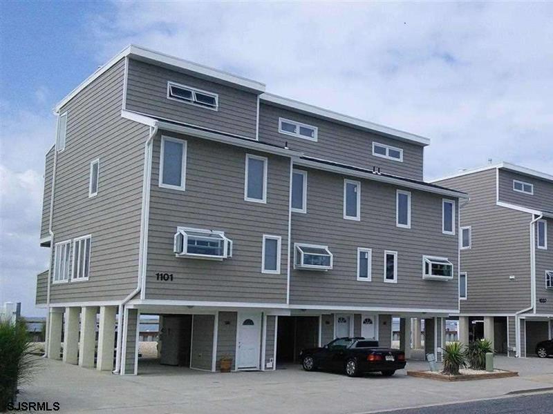 1101 Bayshore - Photo 1