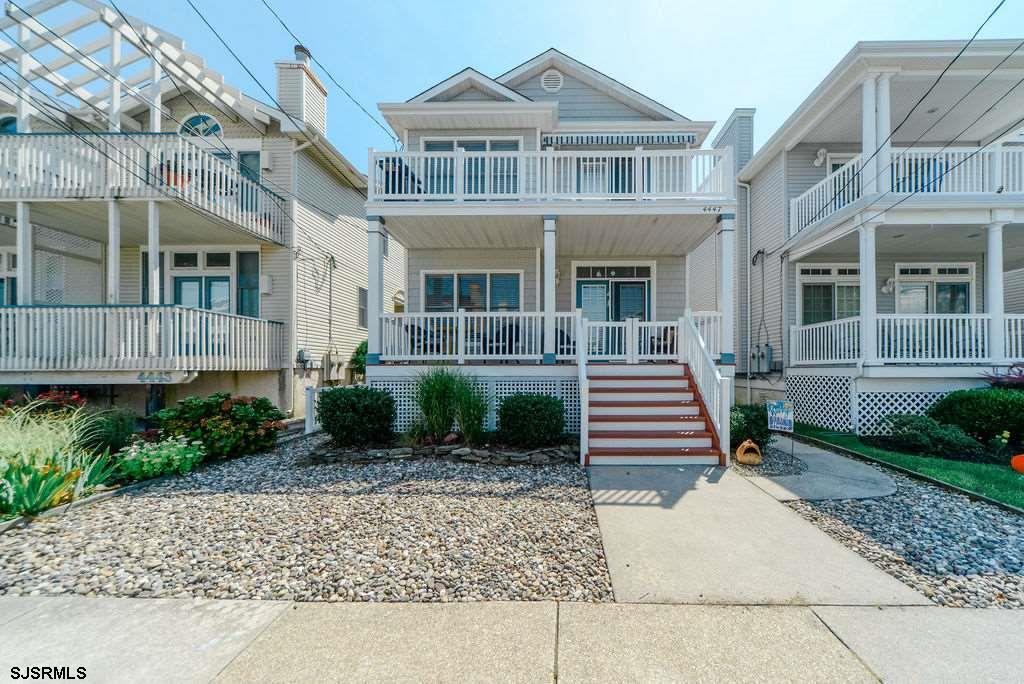 4445 Asbury Ave - Photo 1
