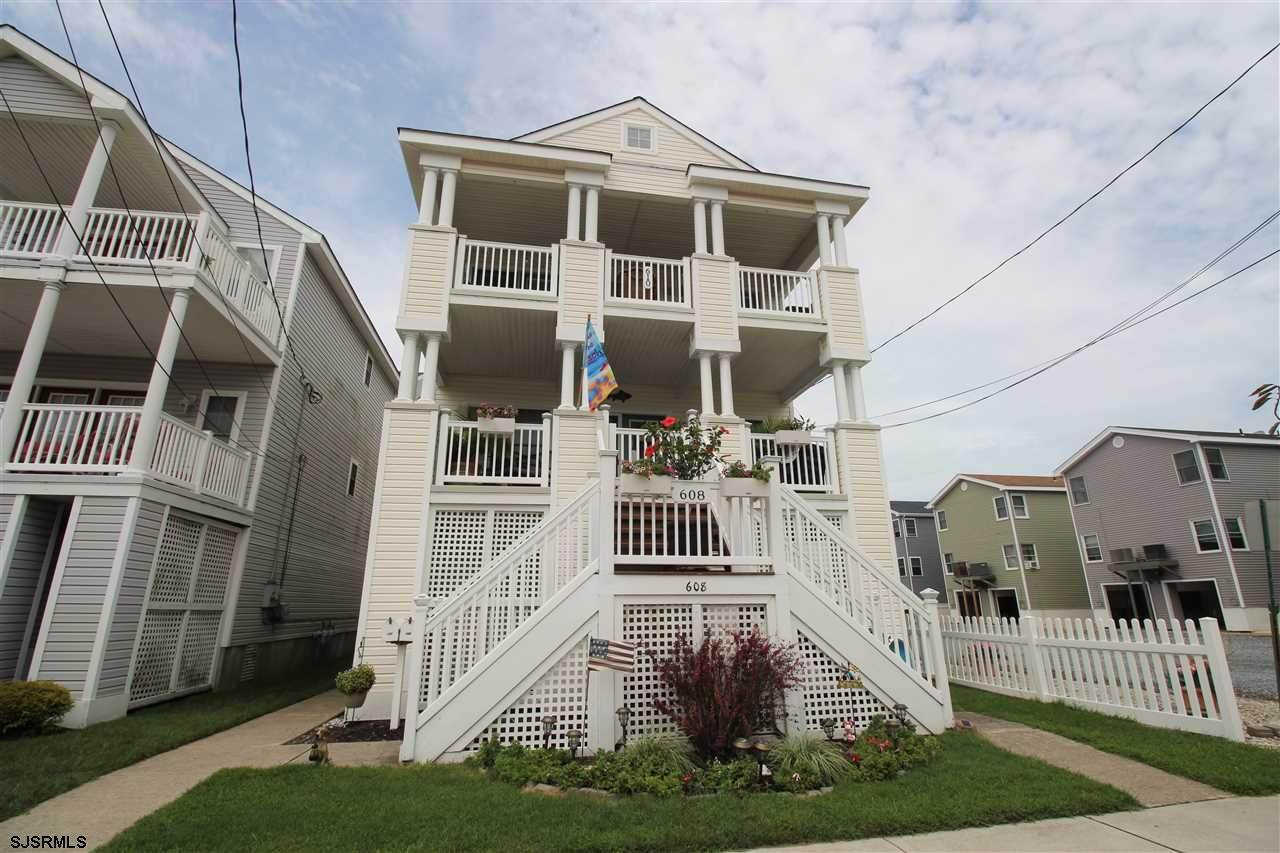 608 Bay - Photo 1