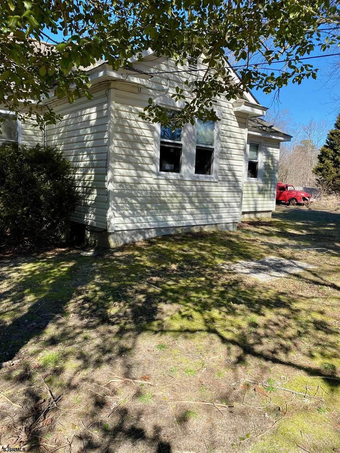 180 Perry - Photo 1