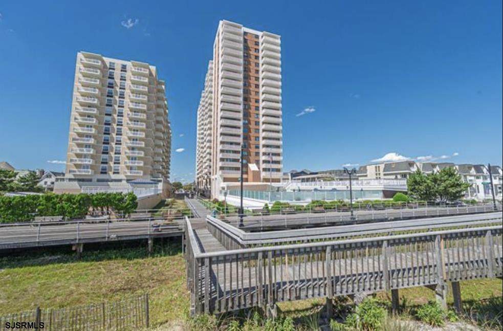 100 Berkley Square - Photo 1