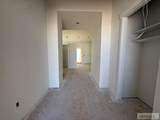 1571 835 E - Photo 3
