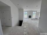 315 310 W - Photo 3