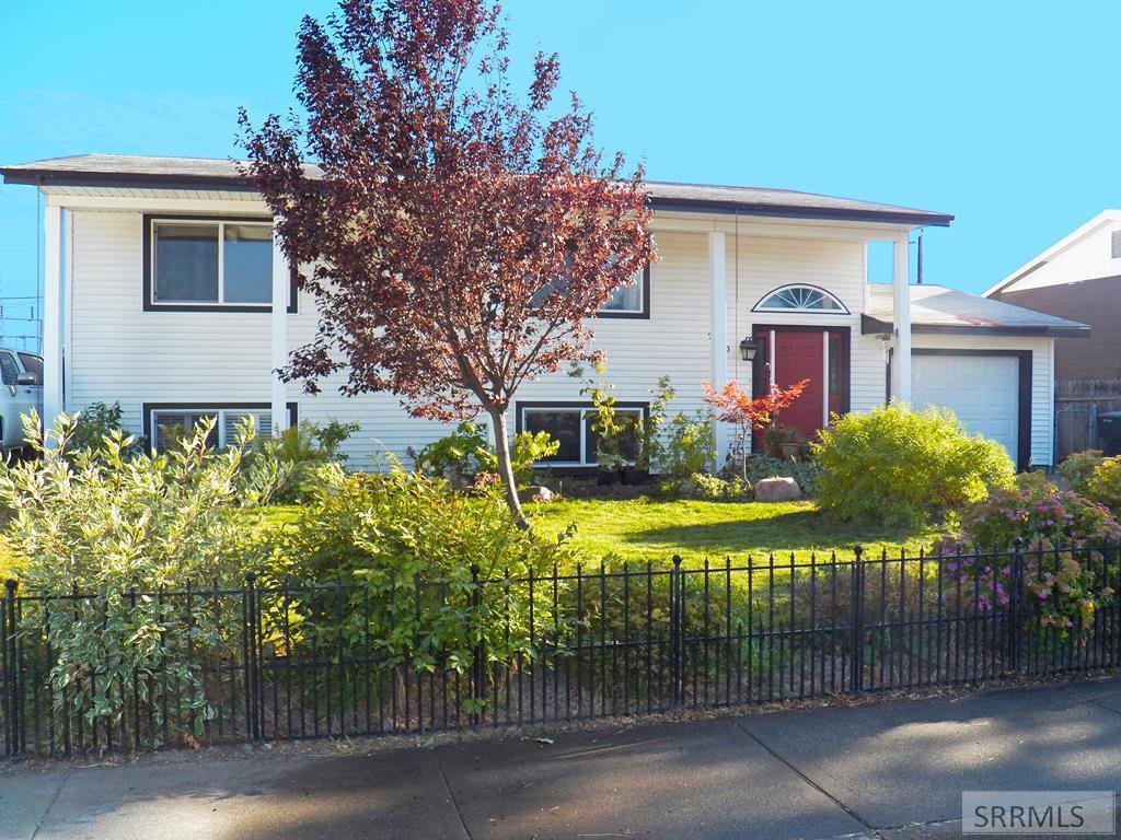 780 Jewel Street - Photo 1
