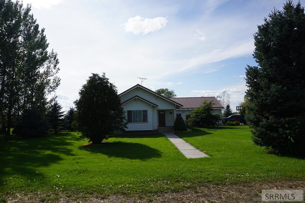 13369 75th E - Photo 1