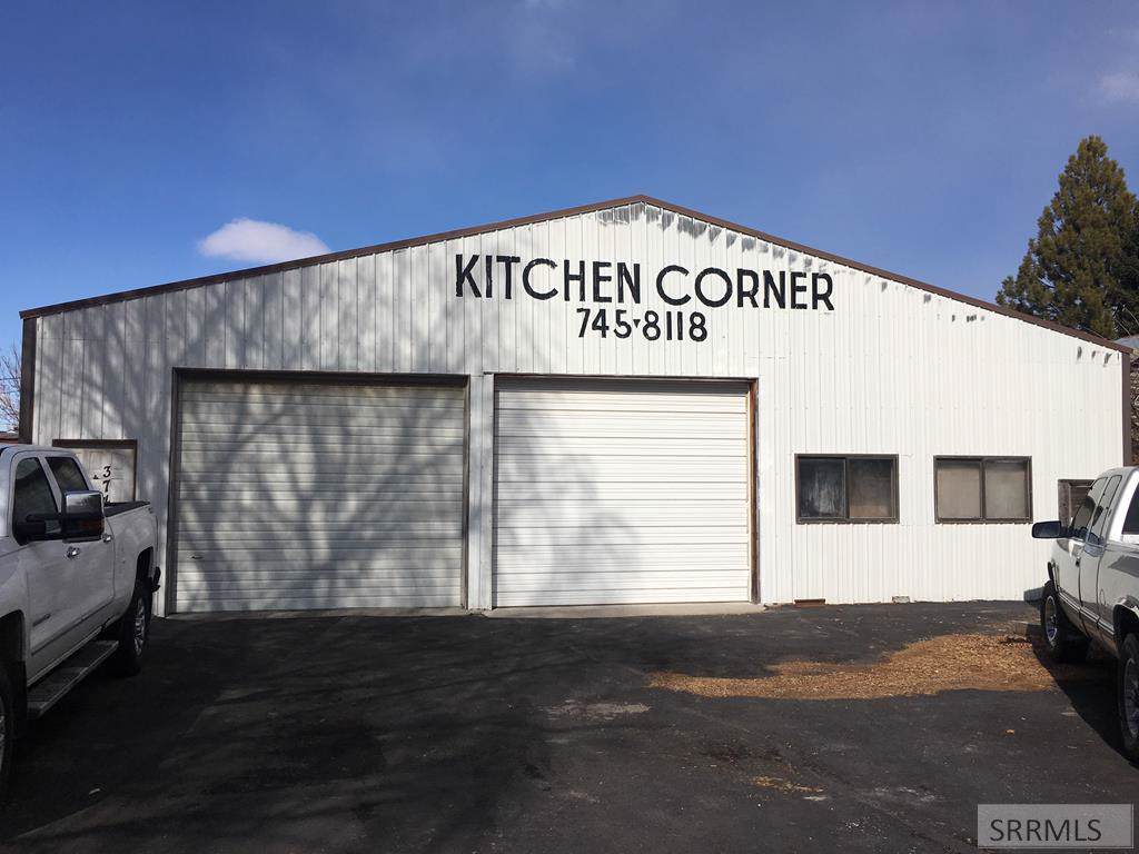 374 W 1st S - Photo 1