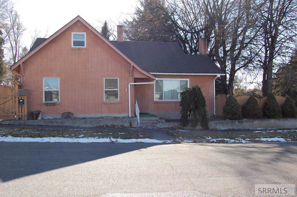 312 Gladstone Street - Photo 1