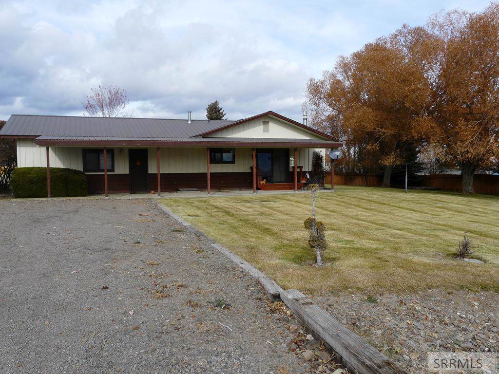 331 Summit Circle - Photo 1