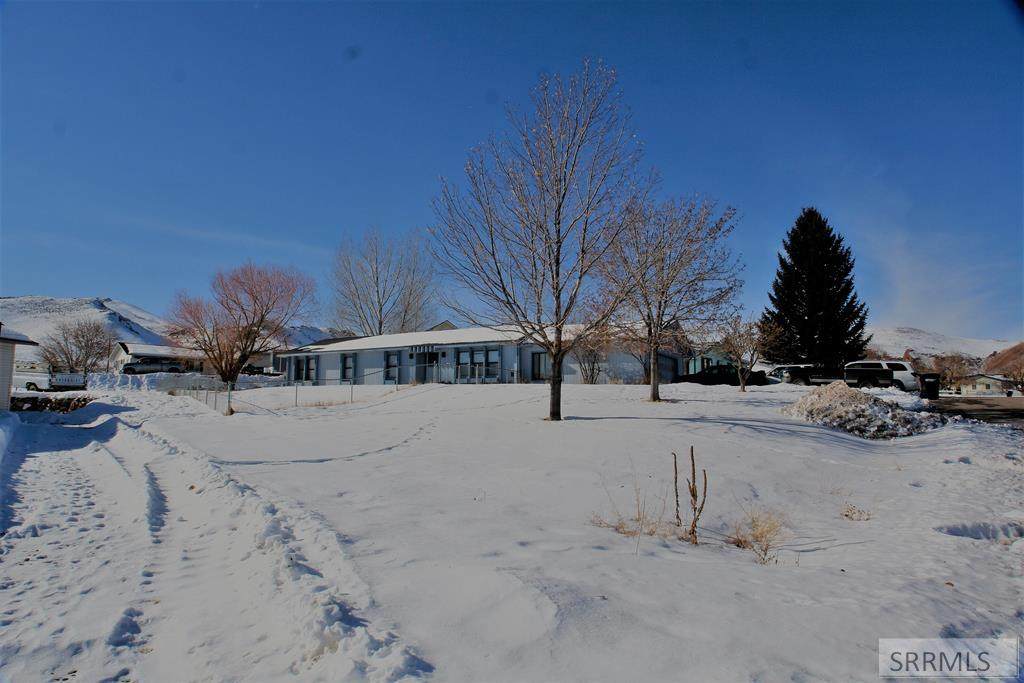 310 Summit Circle - Photo 1