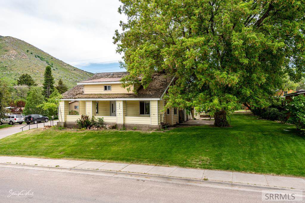 305 Main Street - Photo 1