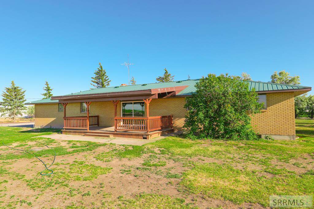 5566 49th N - Photo 1
