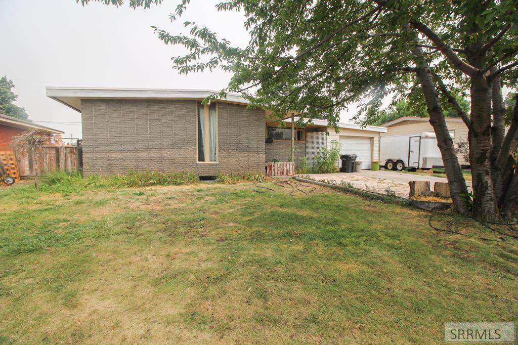 1055 S Woodruff Avenue - Photo 1