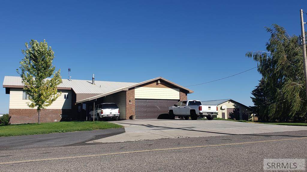 480 7th W - Photo 1