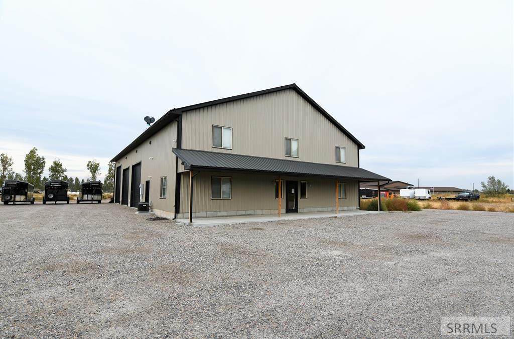 3943 200 N - Photo 1