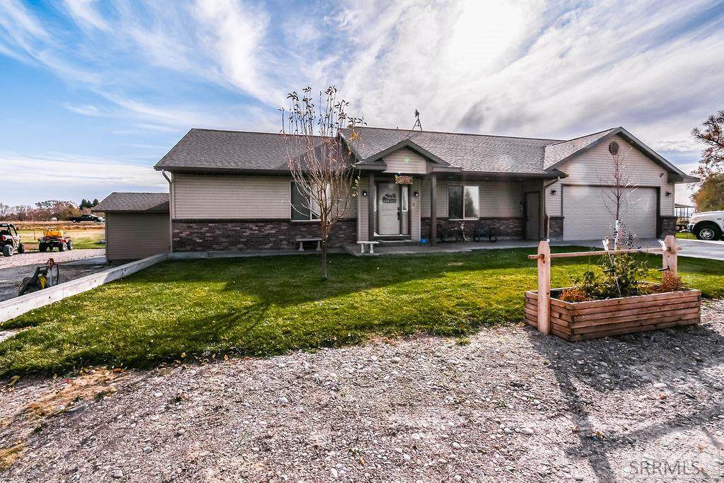 405 Riverton Road - Photo 1