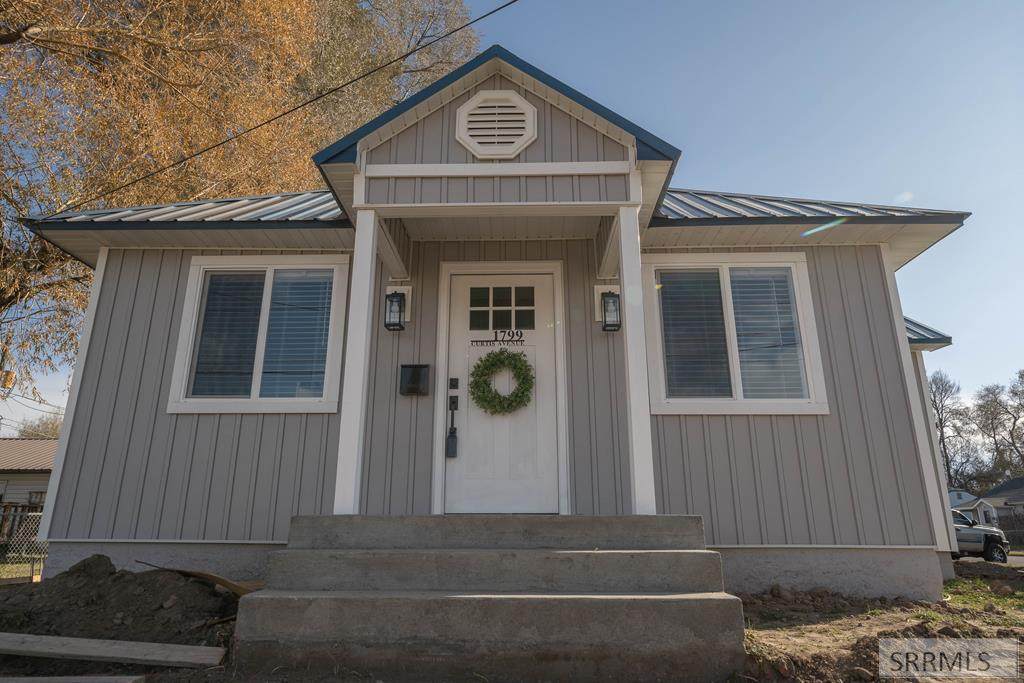 1799 Curtis Avenue - Photo 1