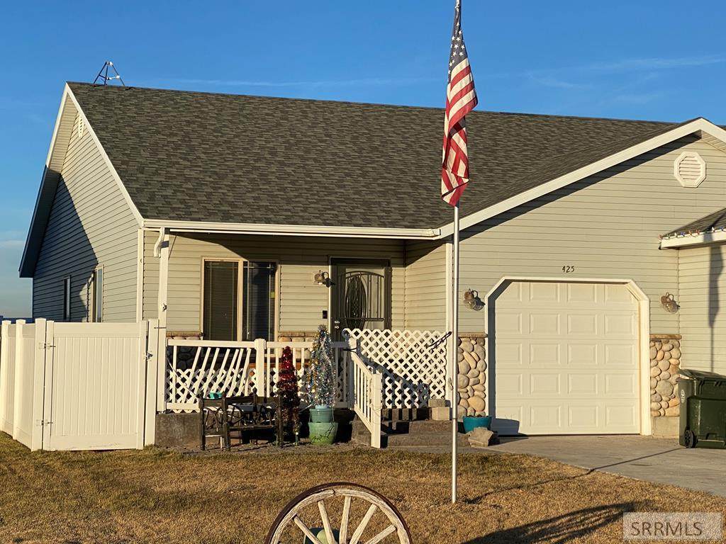 425 Neff Circle - Photo 1