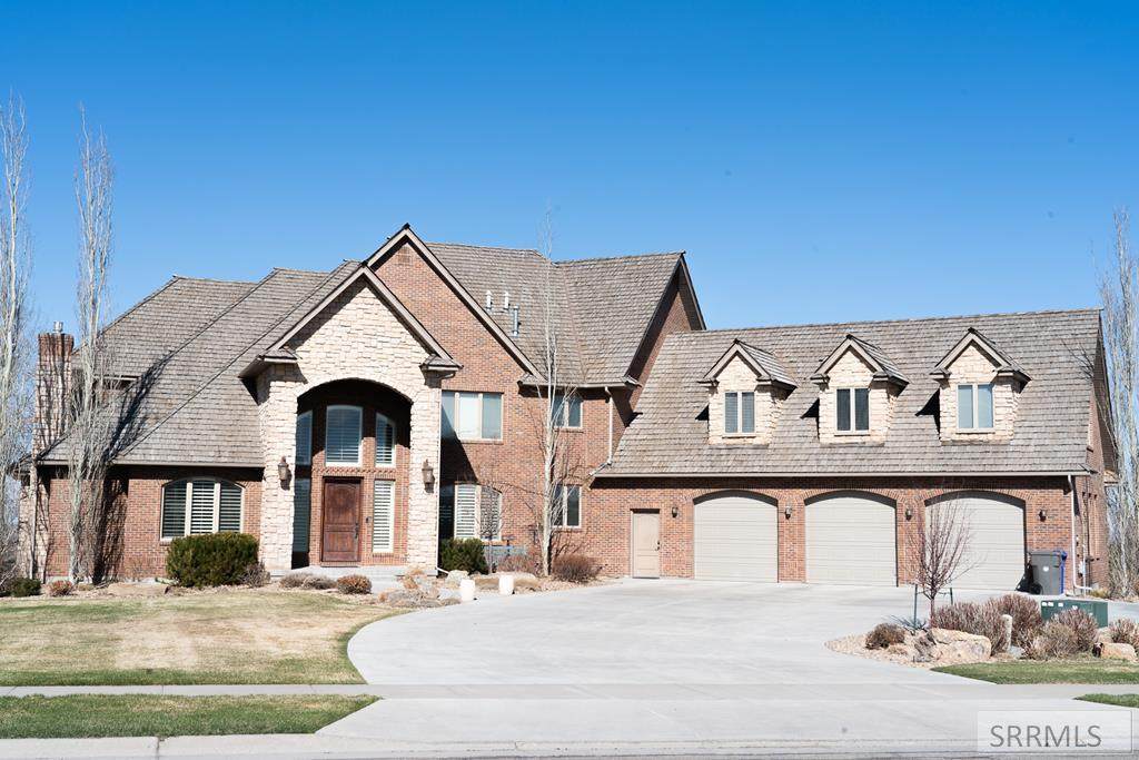 1150 2nd E - Photo 1