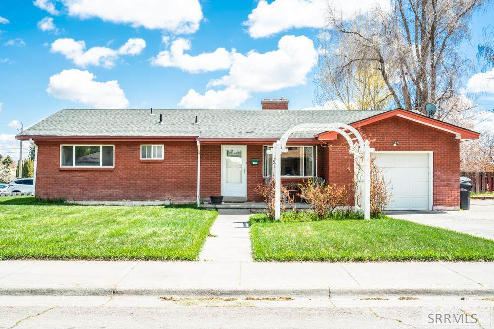 760 Grace Avenue - Photo 1
