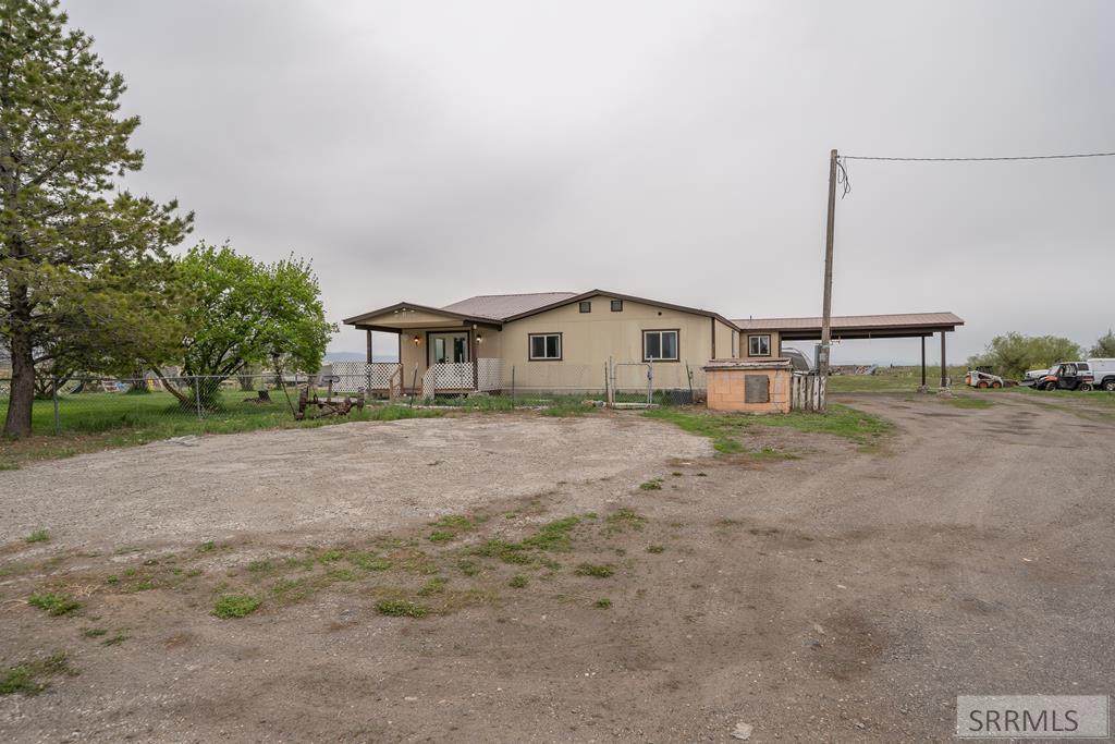 2862 700 N - Photo 1