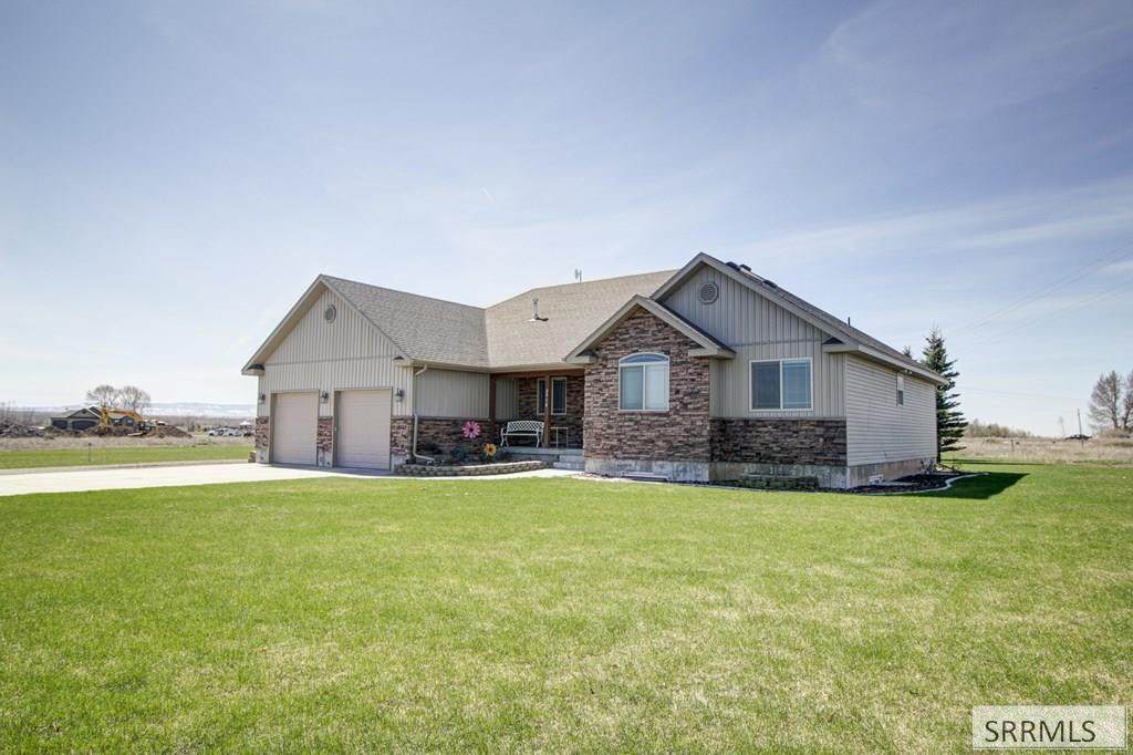 2910 Hackamore Drive - Photo 1