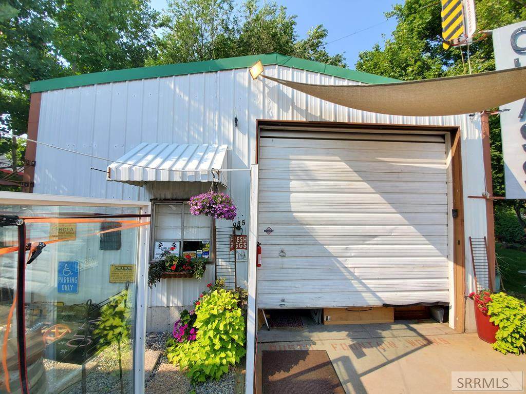 985 16th Street - Photo 1