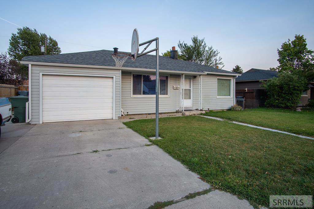 1024 Gray Avenue - Photo 1