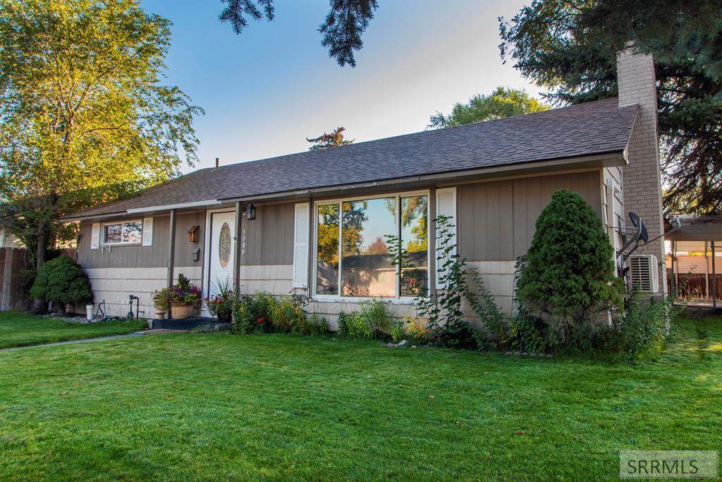 1395 Susanne Avenue - Photo 1