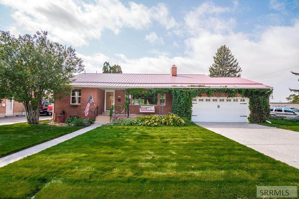 985 J Street - Photo 1