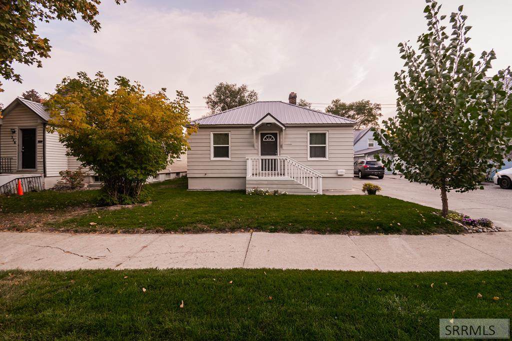 320 7th Street - Photo 1