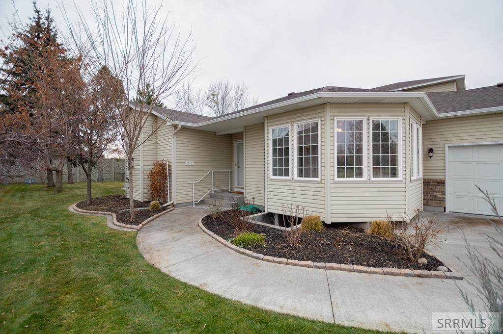 880 Summerset Court - Photo 1